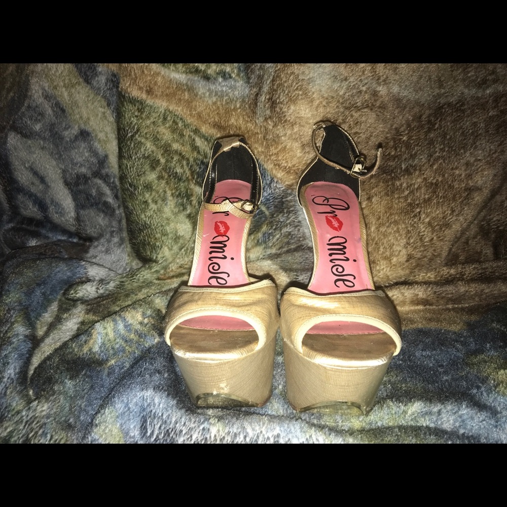 Promise stilettos. 6”. Size 10. Gold with lips.